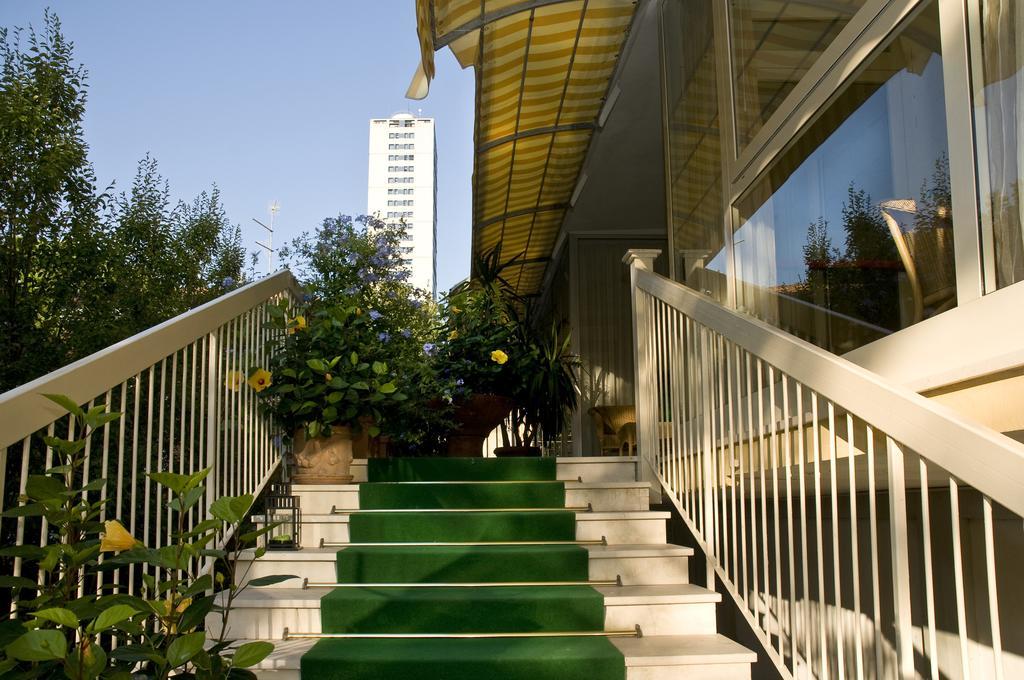 Hotel Donatello Cesenatico Esterno foto