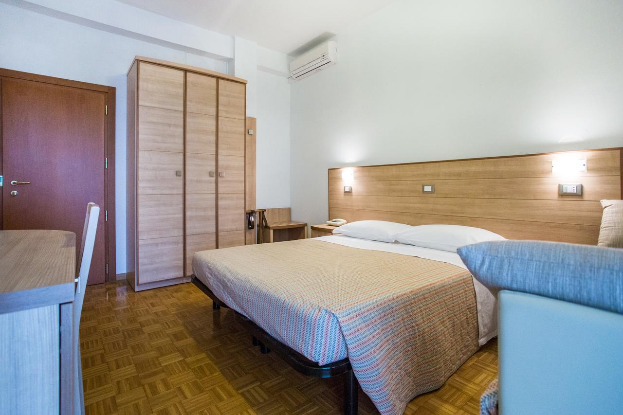 Hotel Donatello Cesenatico Esterno foto